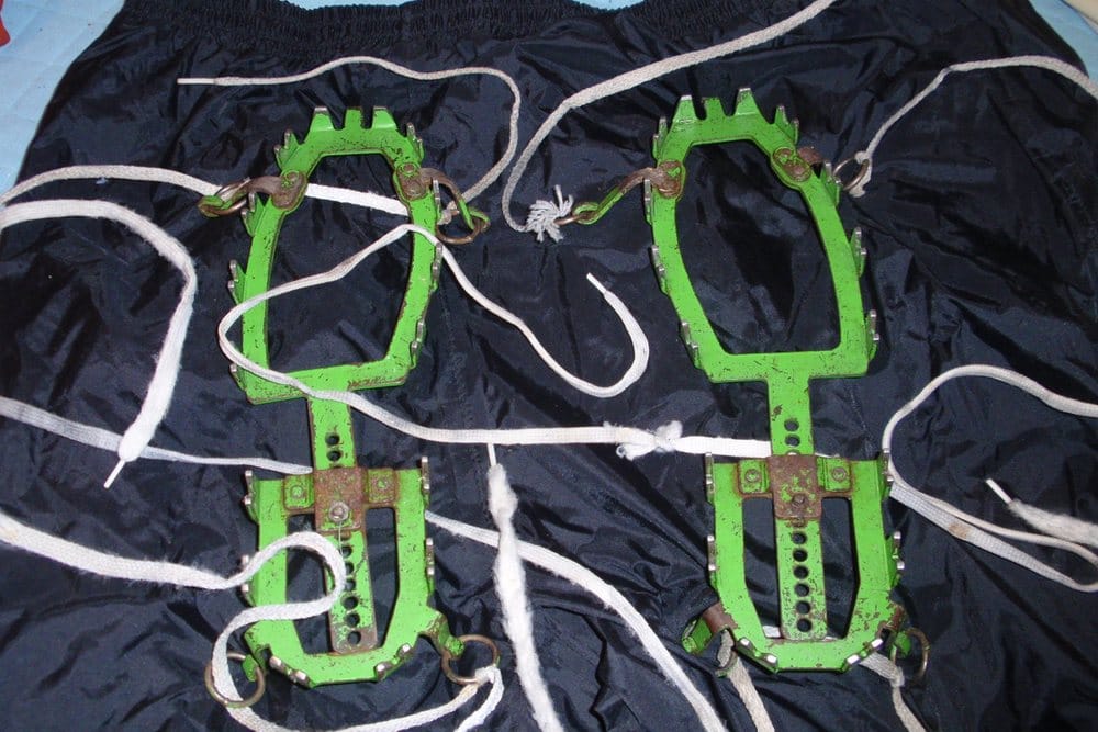 Mountaineering crampons for high passes