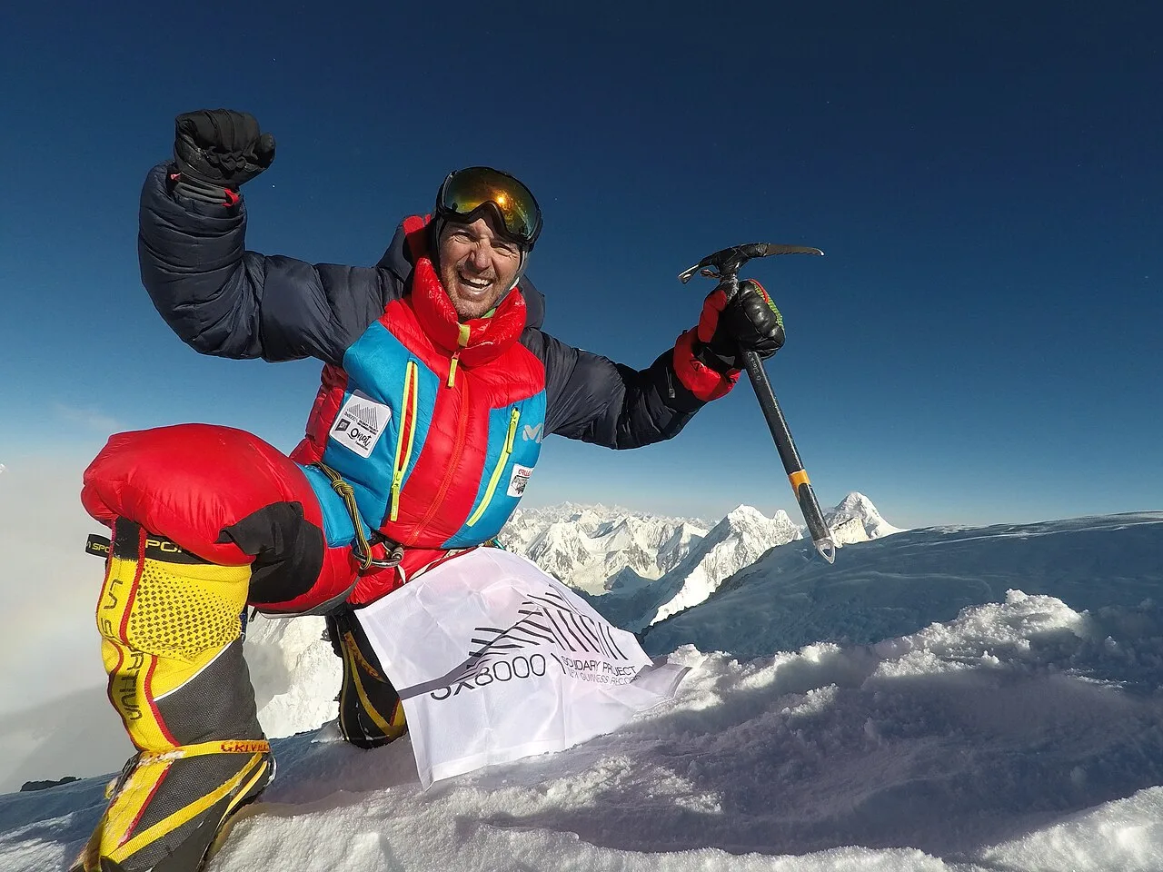 Alpinisti vicino alla cima del Gasherbrum II, 8.035 m, nel Karakorum