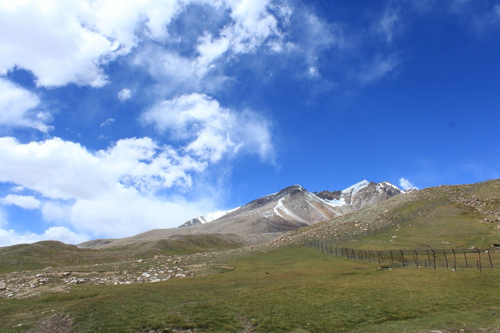 Khunjerab Pass (4,693 m): The World’s Highest Border Crossing and Its National Park (2026)