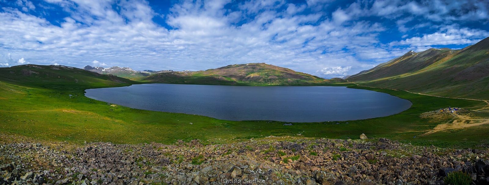 بانوراما لبحيرة شيوسار على هضبة ديوساي، منتزه ديوساي الوطني، جلجت-بلتستان، باكستان