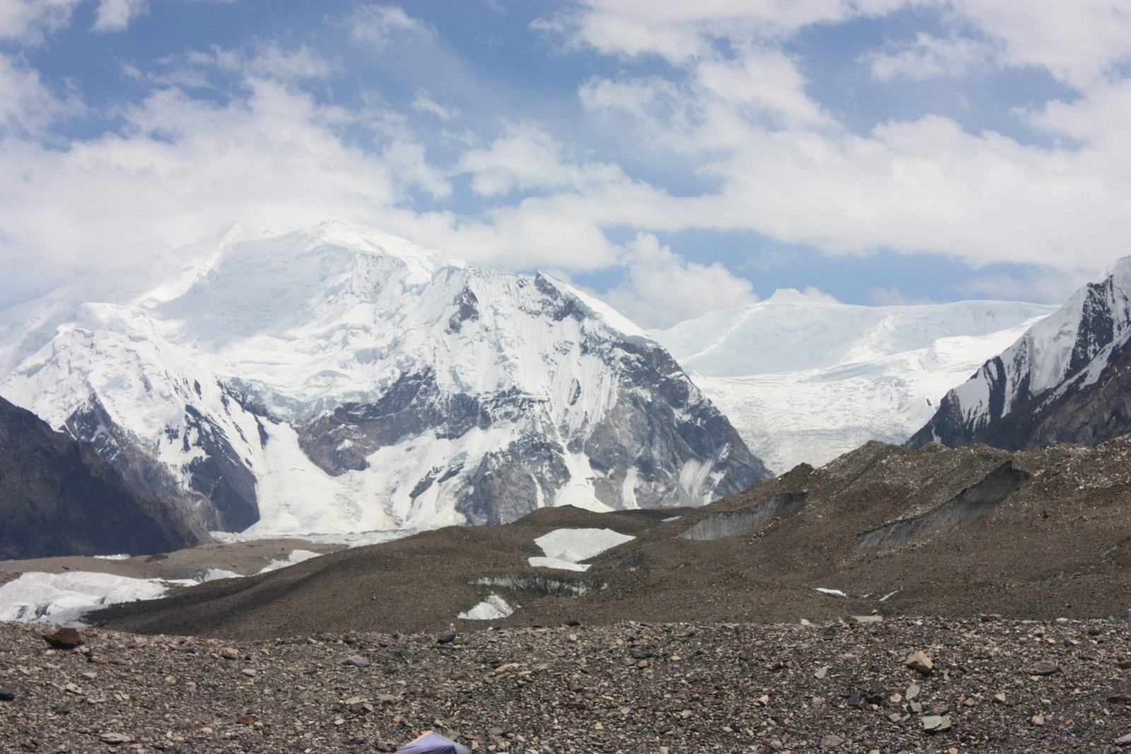Baltoro Kangri (Goldener Thron) 7.312 m: Route, Geschichte und Besteigung