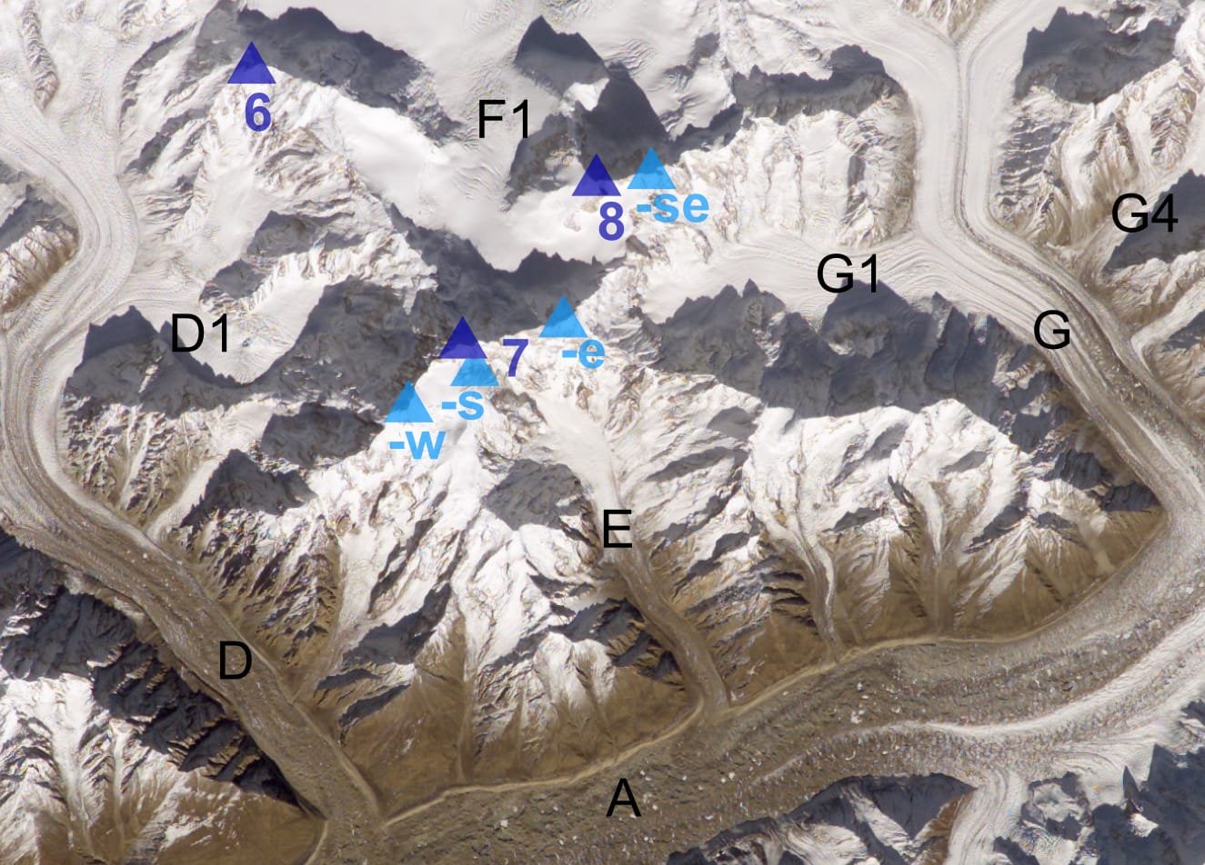 Beschriftete Satellitenaufnahme des Hispar-Gletschers mit Distaghil Sar, Kunyang Chhish und Pumari Chhish