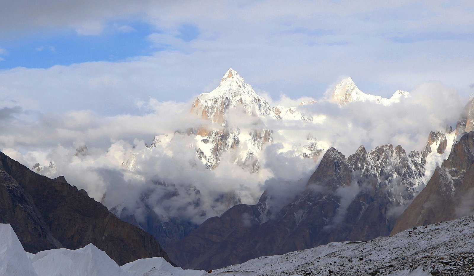 Paiju Peak (6.610 m): Der Türhüter des Baltoro — Lagerplatz, Route & Erstbesteigung (2026)
