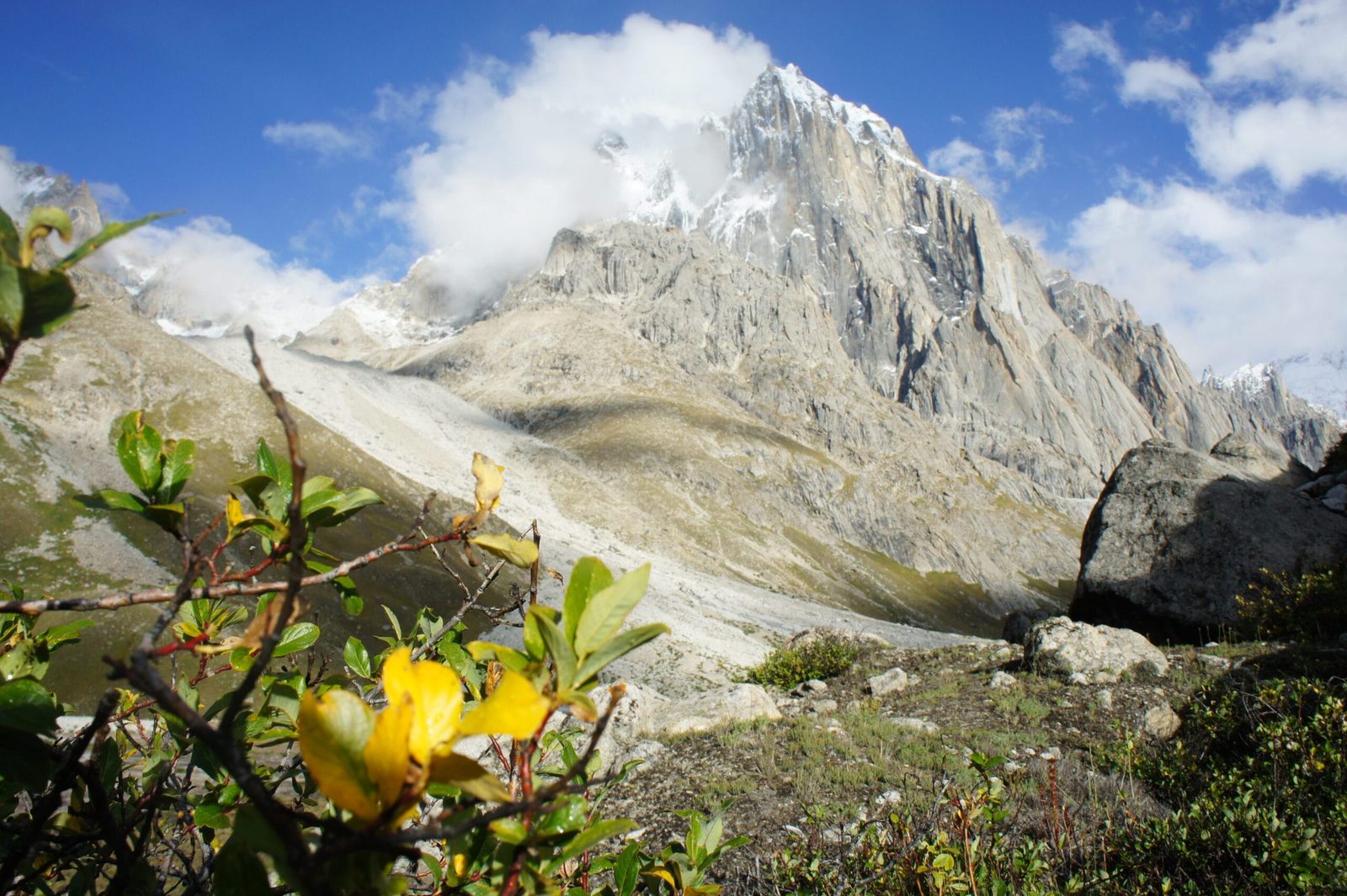 Gipfel und Gletscher am Kopf des Charakusa-Tals, das Gelände unterhalb von K7 und K6, Karakorum, Pakistan